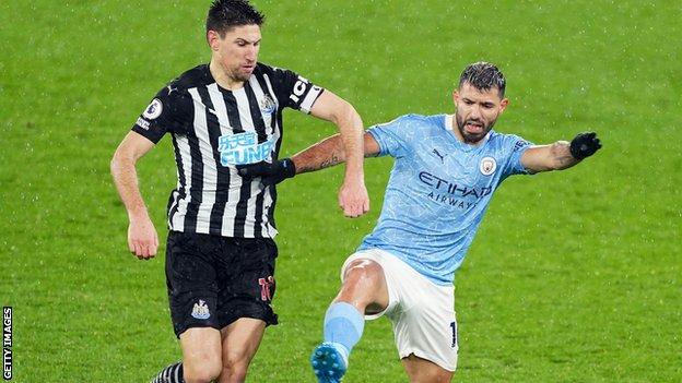 Sergio Aguero challenges Newcastle's Federico Fernandez
