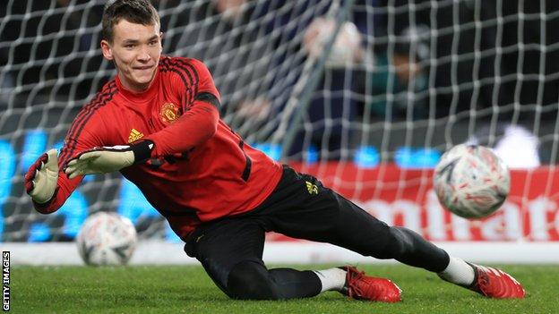 Matej Kovar: Manchester United keeper joins Swindon on loan - BBC Sport