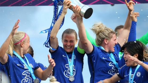 Magdalena Eriksson lifting the 2022 WSL trophy