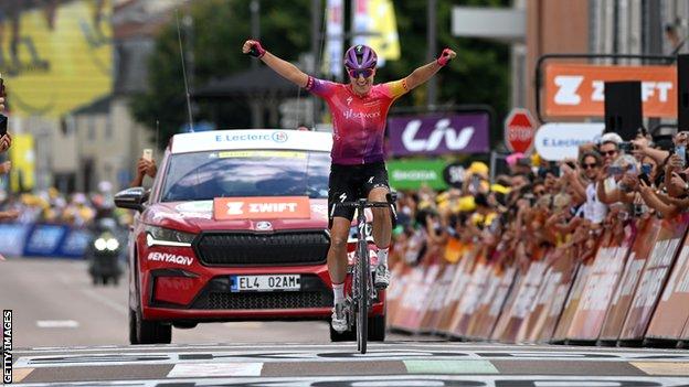 Marlen Reusser celebrates fourth stage win in Tour de France Femmes