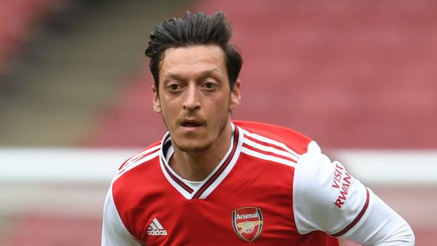 Transfer rumours: Ozil, Abraham, Giroud, Carroll, Felix thumbnail