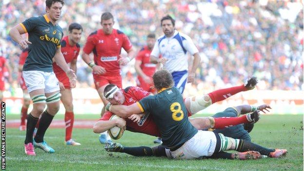 Ken Owens scored Wales' third try against South Africa in the 31-30 defeat in 2014