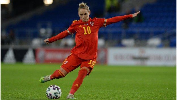 Gales: Jess Fishlock está en forma, pero Natasha Harding queda fuera del equipo de play-off de la Copa del Mundo El centrocampista Jess Fishlock ha marcado 34 goles en 134 partidos con Gales