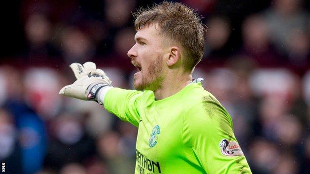 Hibernian: Mark Oxley in talks with Southend United - BBC Sport