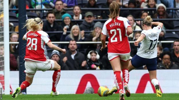 Martha Thomas scores for Spurs