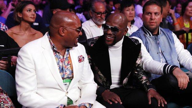 Retired boxer Floyd Mayweather (centre)
