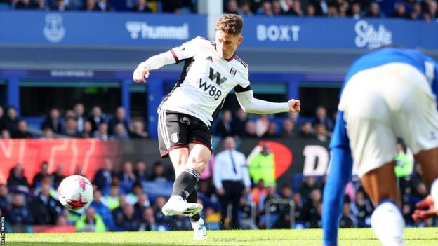 Everton 1-3 Fulham: Second-half slump adds to hosts' relegation worries ...