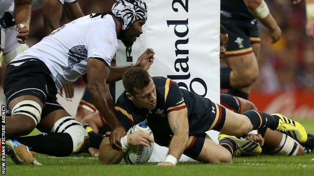 Gareth Davies scores for Wales against Fiji at the 2015 Rugby World Cup