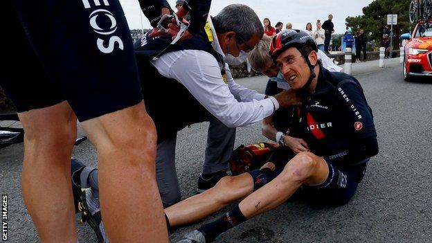 Ses efforts pour remporter un deuxième Tour de France l'été dernier se sont terminés par une chute qui lui a disloqué l'épaule.