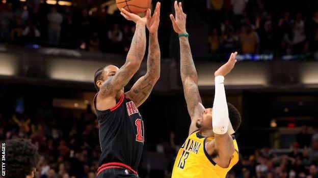 DeMar DeRozan makes the winning three-pointer for the Chicago Bulls