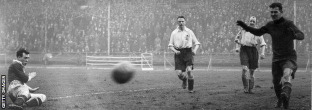 Hughie Gallacher, left, was making his first appearance after being banned for pushing a referee into a bath