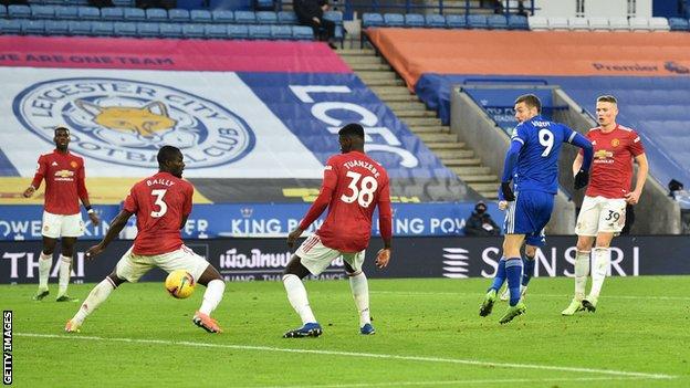 Leicester City 2 2 Manchester United Foxes Earn A Late Point Bbc Sport