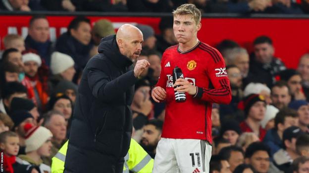 Manchester United boss Erik ten Hag gives striker Rasmus Hojlund instructions on the touchline