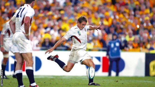Jonny Wilkinson of England kicks the winning drop-goal against Australia