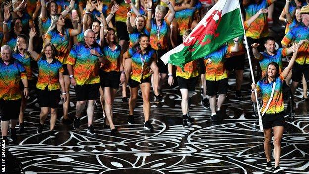 Jazz Carlin as Wales' Commonwealth Games flag bearer