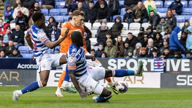 Tom Ince stays with Blackpool, decides against joining Cardiff City