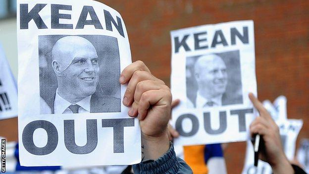 Blackburn fans protest against Steve Kean