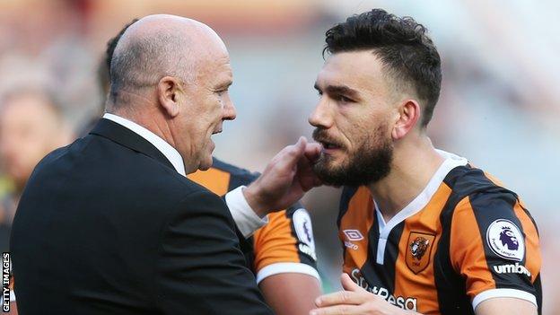 Robert Snodgrass (right) is helping push Mike Phelan's claims to be Hull City manager on a permanent basis