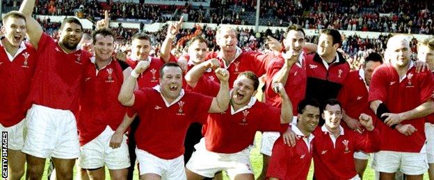 Wales players celebrate their 1999 win over England
