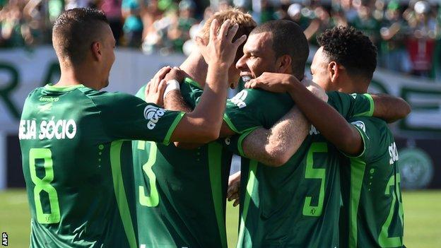 Chapecoense's player Amaral (2nd R) celebrates with team-mates after scoring against Palmeiras