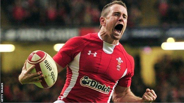 Shane Williams celebrates scoring a try for Wales