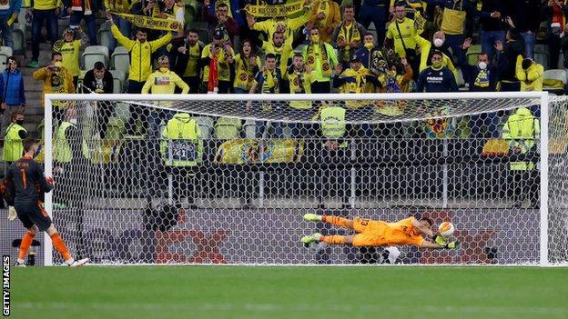 Villarreal 1 1 Manchester United 11 10 On Pens David De Gea Spot Kick Saved In Epic Europa League Final Shootout Bbc Sport