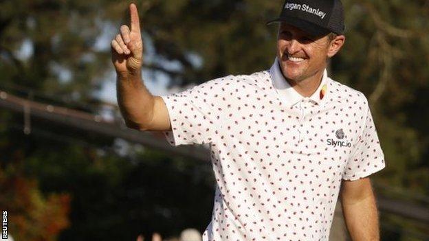 Justin Rose acknowledges the patrons after a superb birdie on the last