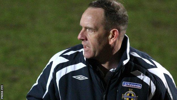 Kenny Shiels to meet Glentoran over vacant job - BBC Sport