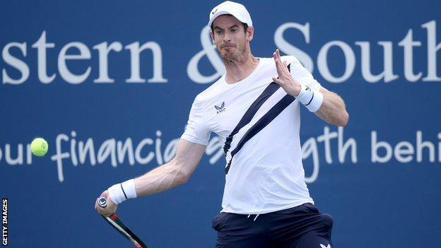 Andy Murray returns against Alexander Zverev at the Western and Southern Open