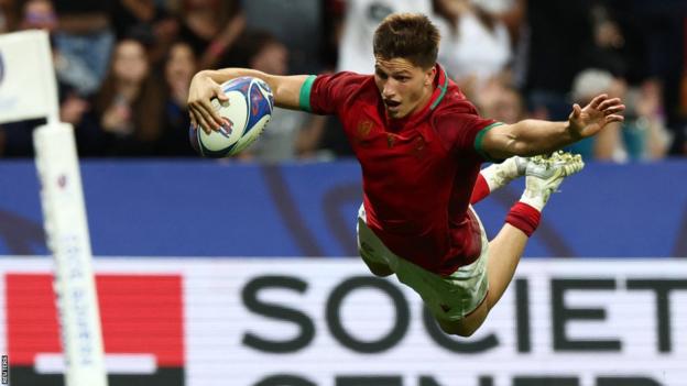 Rodrigo Marta scores a try for Portugal against Fiji