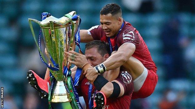 Rynhardt Elstadt and Cheslin Kolbe of Toulouse celebrate