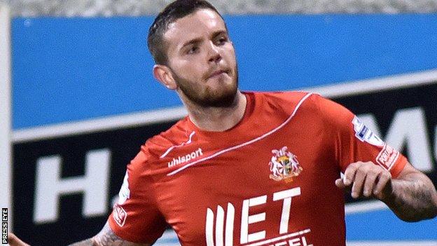 Darren Murray joins Cliftonville from Portadown on a three-and-a-half year deal