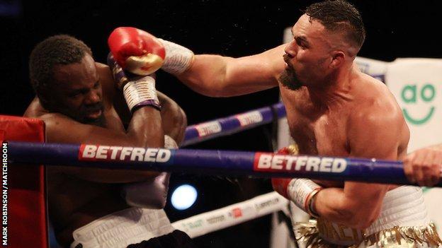 Joseph Parker (right) and Derek Chisora (left)