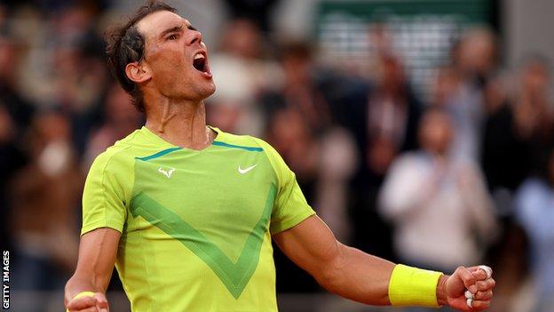 Rafael Nadal celebrates beating Felix Auger-Aliassime at the 2022 French Open