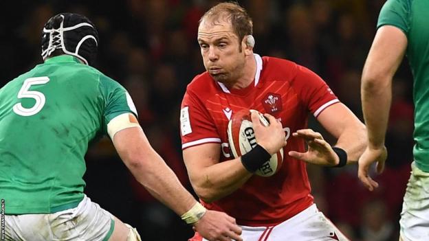 Alun Wyn Jones attacks against Ireland