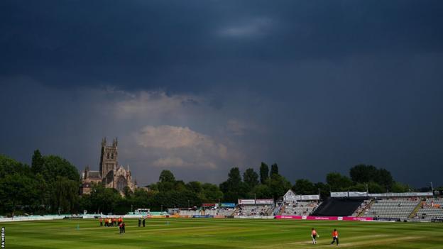 Lightning and heavy rain interrupted the Charlotte Edwards Cup final at New Road, Worcester