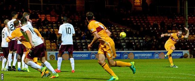 Motherwell's James McFadden scores the free-kick