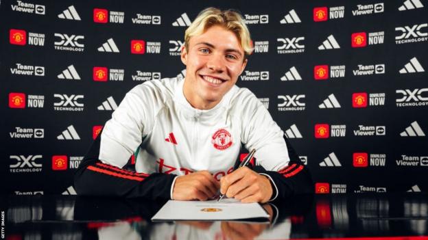 Rasmus Hojlund: Manchester United Complete £72M Signing From Atalanta - Bbc  Sport