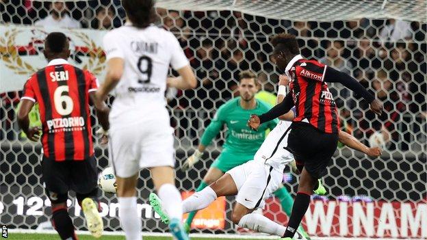 Mario Balotelli (right) has scored 14 goals in 21 Ligue 1 appearances for Nice
