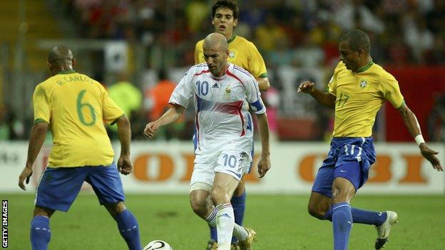 Zidane is surrounded by Brazil players at the 2006 World Cup