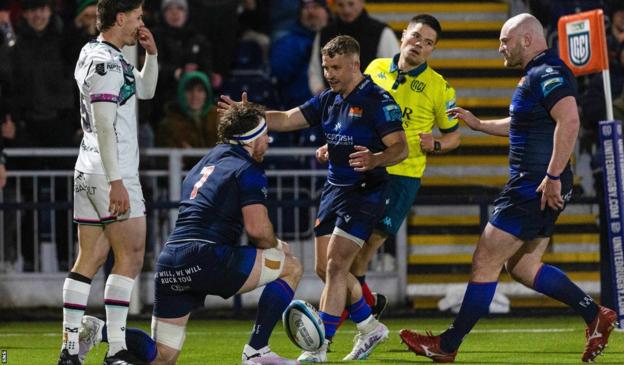 Edinburgh celebrate Hamish Watson's try