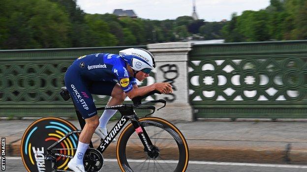 Giro D Italia 2021 Filippo Ganna Gewinnt Das Eroffnungszeitfahren Als Remco Evenepoel Sein Comeback Feiert Swiss Cycles