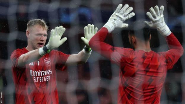 Aaron Ramsdale and David Raya high five each other during warm up against PSV