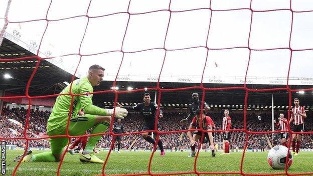 Dean Henderson concede un gol al Liverpool para el Sheffield United