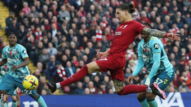 Darwn Nuez scores for Liverpool against Southampton in the Premier League