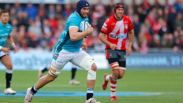 George Martin runs with the ball for Leicester against Gloucester