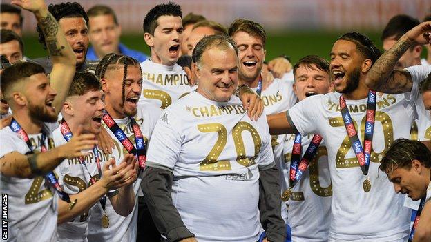 Leeds and manager Marcelo Bielsa celebrate