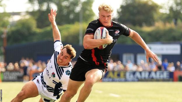 Ben Harris makes a break for Saracens