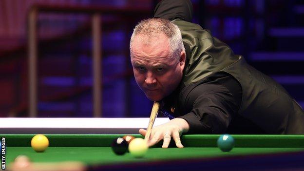 John Higgins was a frame away from elimination at the Scottish Open