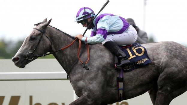 Laura Pearson wins on Lola Showgirl at Ascot